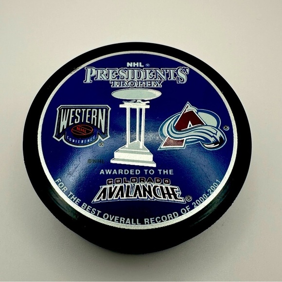 COLORADO AVALANCHE 2001 Presidents Trophy Hockey Puck - Picture 1 of 5